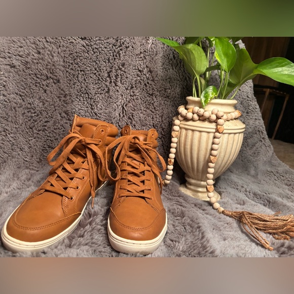 Men’s leather Goodfellow & co high tops - Picture 3 of 13